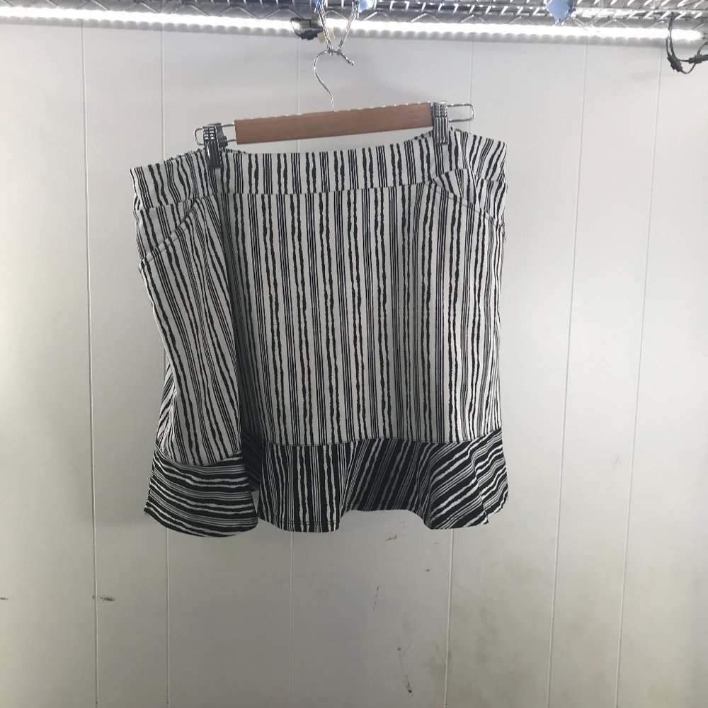 Ruby Rd. Black and‎ White Striped Skort women’s size XL